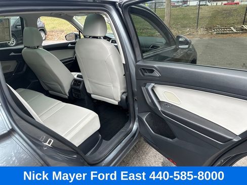 Used 2020 Volkswagen Tiguan SE w/ Panoramic Sunroof Package image 13