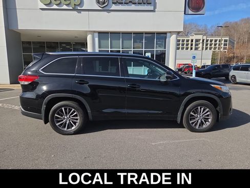 Used 2018 Toyota Highlander XLE image 3