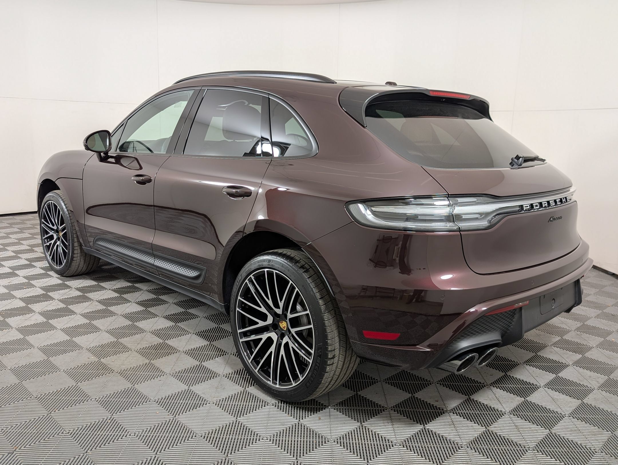 Used 2026 Porsche Macan AWD/4WD image 3