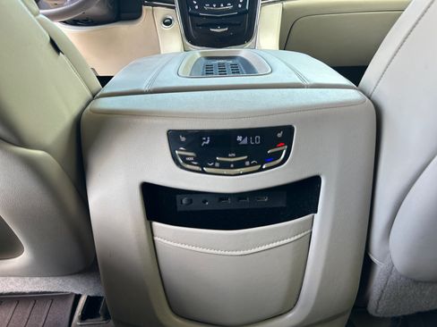 Used 2017 Cadillac Escalade Premium Luxury AWD/4WD image 31