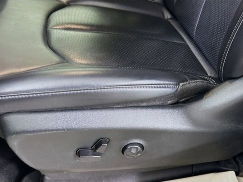 Used 2023 Chrysler Pacifica Touring-L image 21