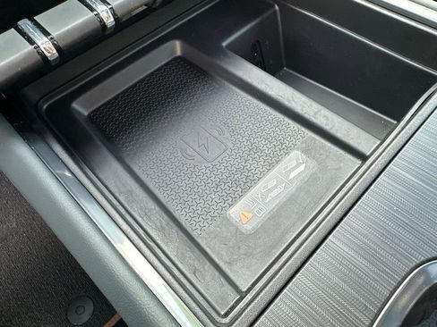 Used 2025 GMC Acadia AT4 w/ Luxury Package image 28