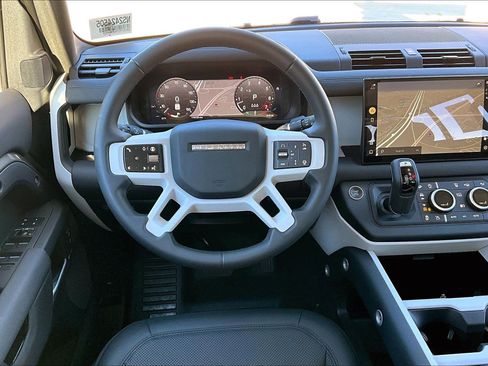 Used 2025 Land Rover Defender 110 S image 4