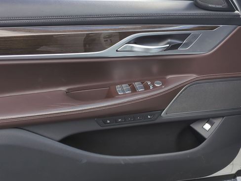 Certified 2022 BMW 740i w/ Premium Package image 14