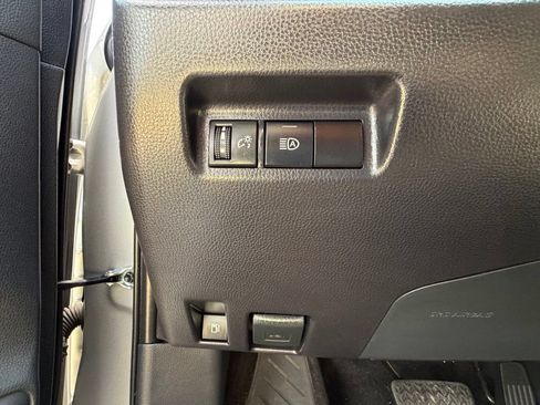 Used 2025 Toyota RAV4 LE AWD/4WD image 28