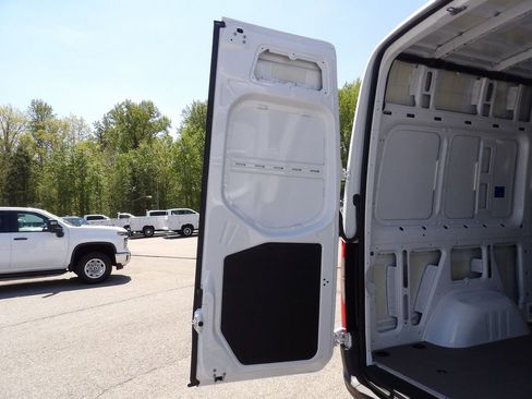 Used 2025 Mercedes-Benz Sprinter 2500 image 40