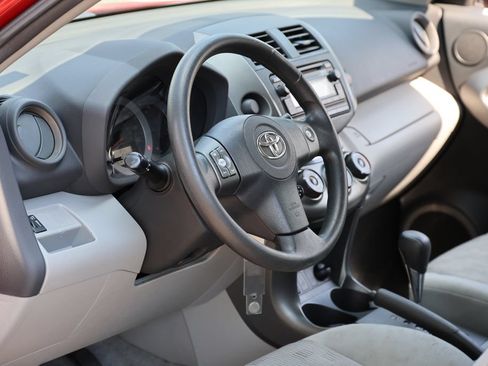 Used 2012 Toyota RAV4 FWD image 8