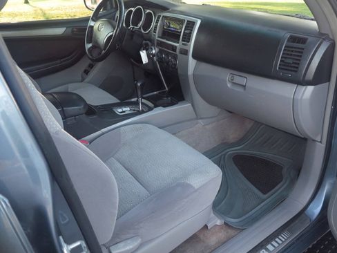 Used 2005 Toyota 4Runner SR5 AWD/4WD image 14