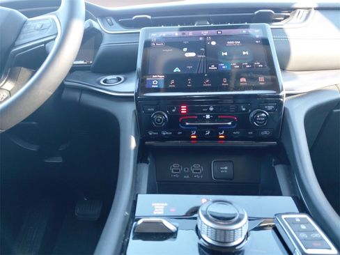 Used 2023 Jeep Grand Cherokee L Limited image 11