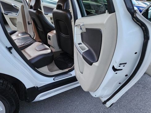 Used 2010 Volvo XC60 T6 image 38