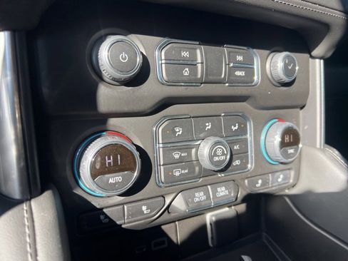 Used 2022 Chevrolet Suburban LT image 8