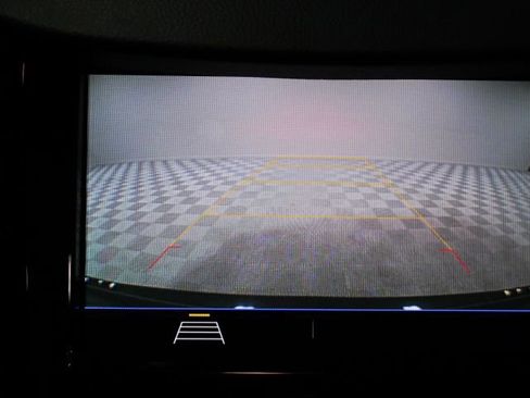 Used 2022 Chevrolet Trax LT w/ LT Convenience Package image 4