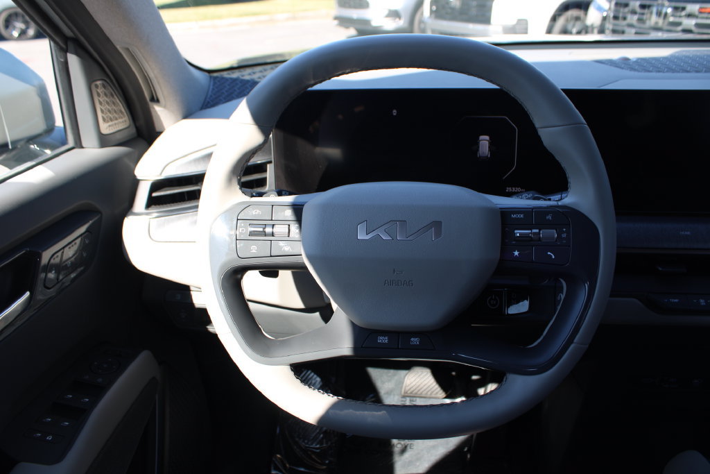 Used 2024 Kia EV9 Land AWD/4WD image 18