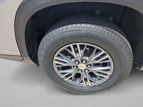 Used 2024 Chevrolet Traverse LT FWD image 22