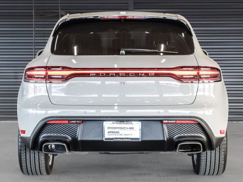 Certified 2023 Porsche Macan AWD/4WD image 9