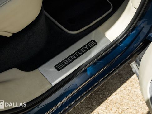 Used 2019 Bentley Bentayga AWD/4WD image 35