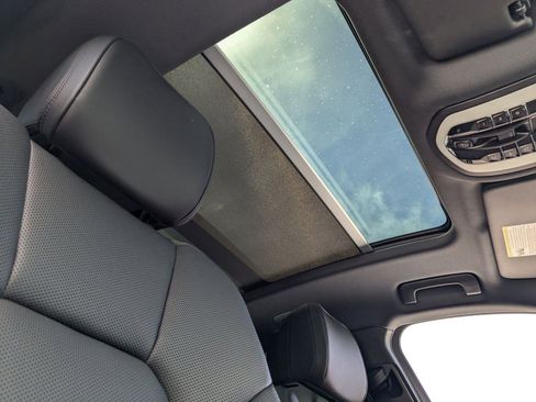 Certified 2025 Porsche Macan AWD/4WD image 28
