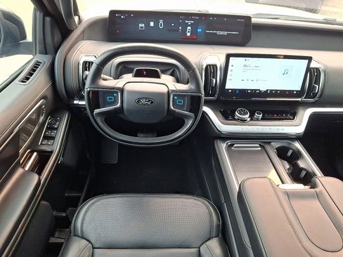 Used 2025 Ford Expedition Platinum w/ Stealth Appearance Package AWD/4WD image 12