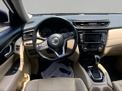 Used 2019 Nissan Rogue SV w/ Premium Package FWD image 8