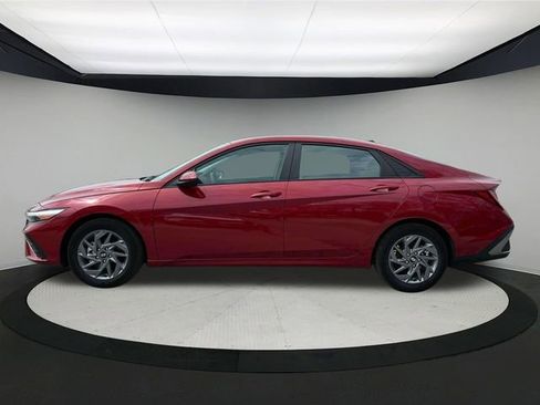 New 2024 Hyundai Elantra SEL image 4