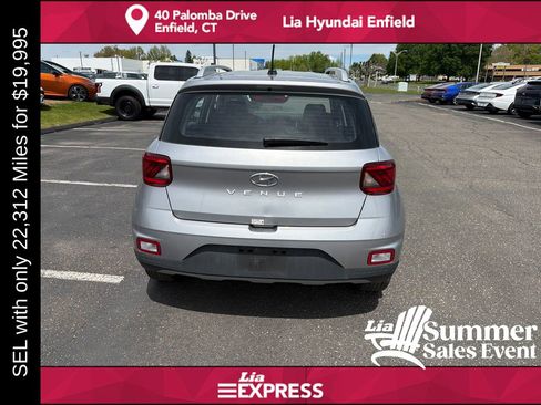 Used 2025 Hyundai Venue SEL FWD image 4