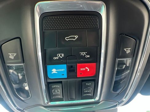 Used 2023 Jeep Grand Cherokee Altitude AWD/4WD image 34