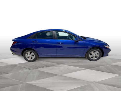 Used 2025 Hyundai Elantra SE FWD image 9