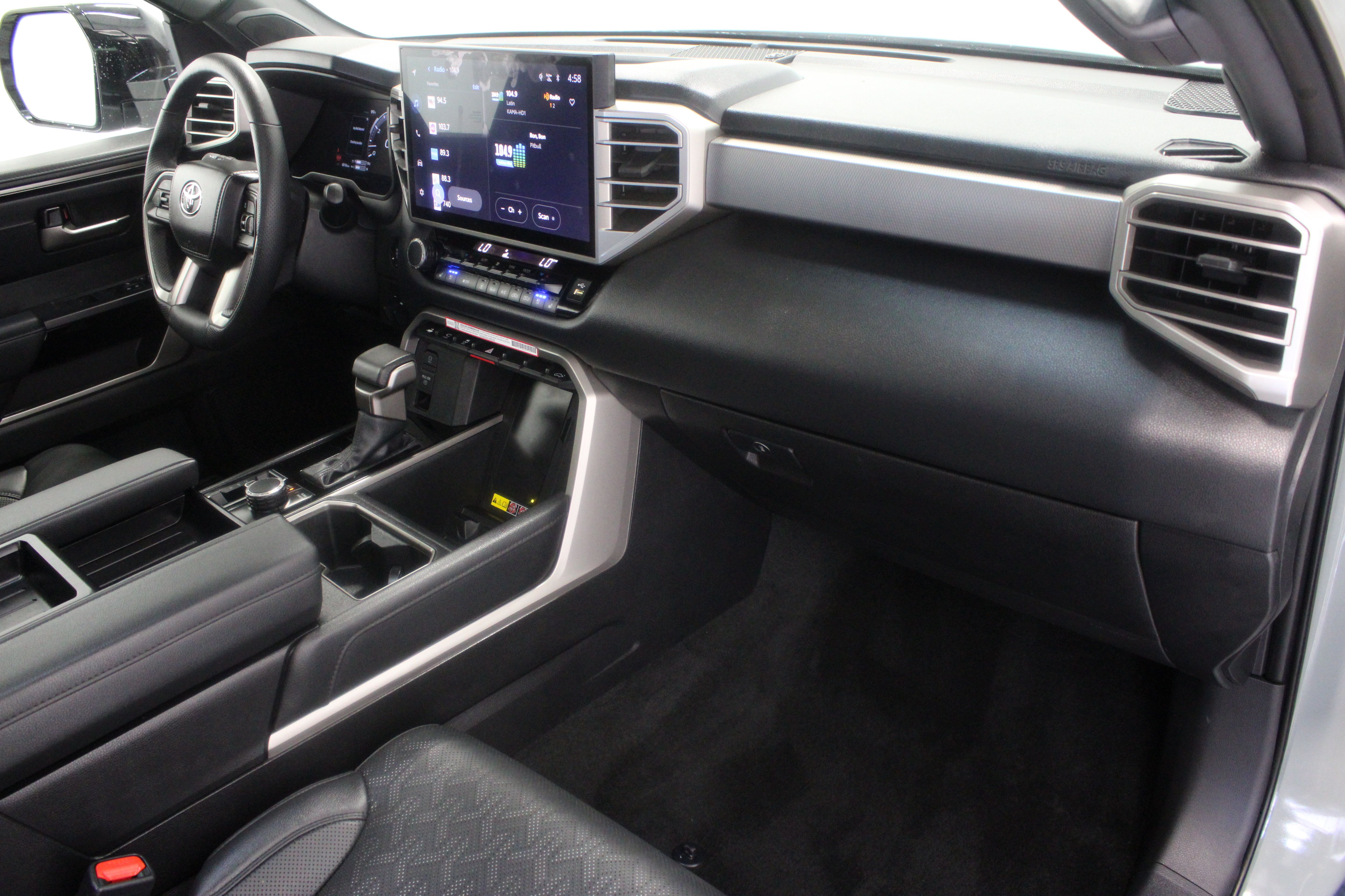 Used 2025 Toyota Tundra Limited AWD/4WD image 39
