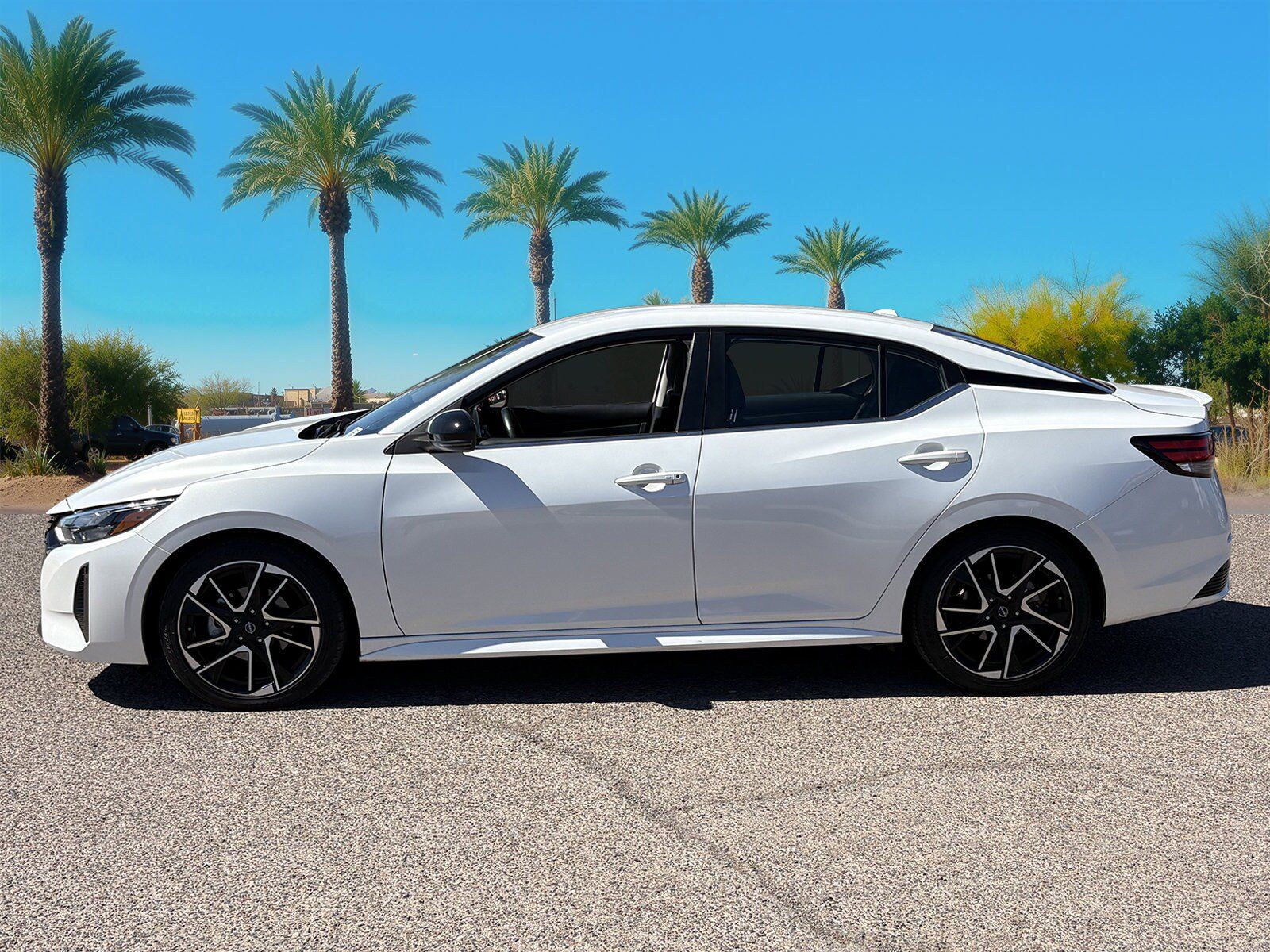 Used 2025 Nissan Sentra SR FWD image 2