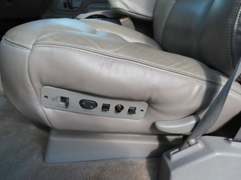 Used 1999 Chevrolet Suburban 2500 w/ Preferred Equipment Group 3 AWD/4WD image 27