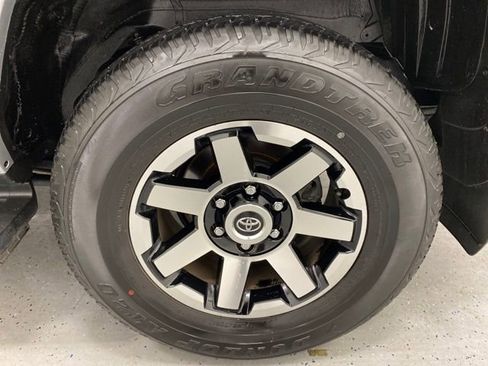 Used 2024 Toyota 4Runner TRD Off-Road Premium image 10