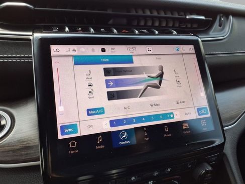 Used 2023 Jeep Grand Cherokee L Limited w/ Luxury Tech Group II image 7