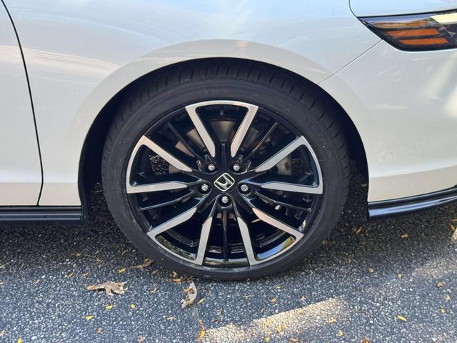 Used 2023 Honda Accord Touring image 7