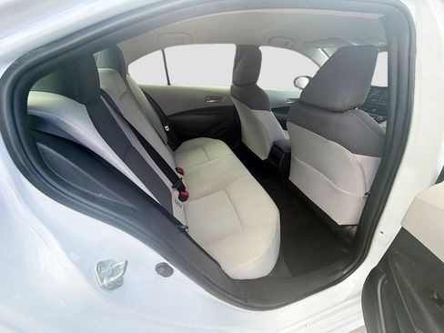 Used 2021 Toyota Corolla LE FWD image 36