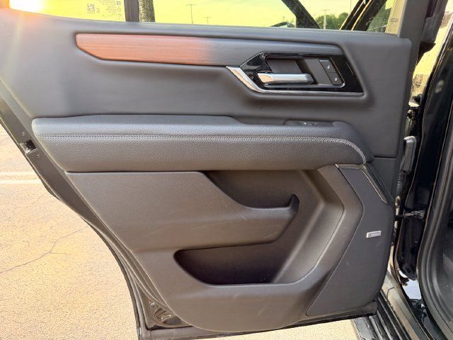 Used 2025 GMC Yukon Denali AWD/4WD image 14