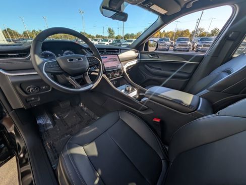 New 2025 Jeep Grand Cherokee Limited image 2