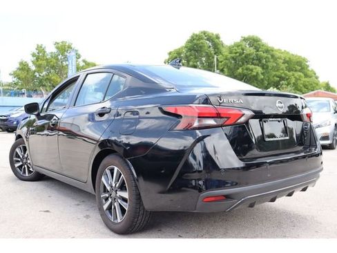 Used 2021 Nissan Versa SV image 10