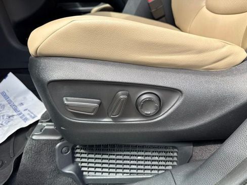 Used 2023 Toyota Sienna XLE FWD image 23