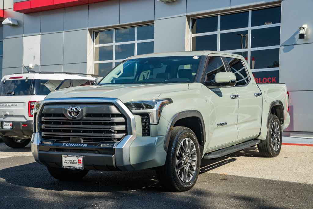 Used 2024 Toyota Tundra Limited w/ Power Package AWD/4WD image 3