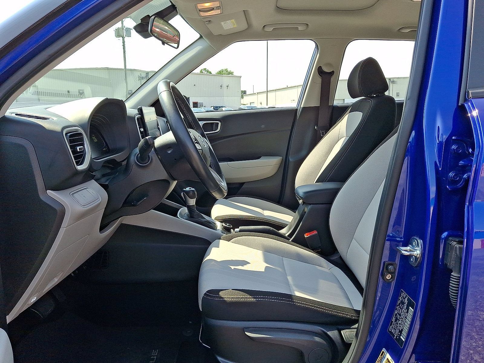 Certified 2024 Hyundai Venue SEL FWD image 17
