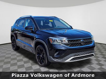 Used 2023 Volkswagen Taos SE w/ Panoramic Sunroof Package