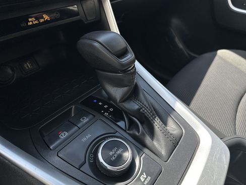 Certified 2023 Toyota RAV4 LE AWD/4WD image 24