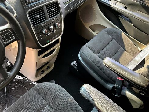 Used 2017 Dodge Grand Caravan SE w/ Power Window Group FWD image 17