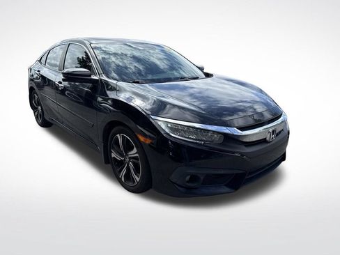 Used 2018 Honda Civic Touring image 3