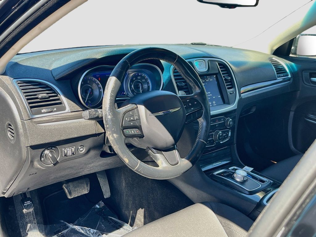 Used 2022 Chrysler 300 Touring w/ Sport Appearance Package RWD image 9