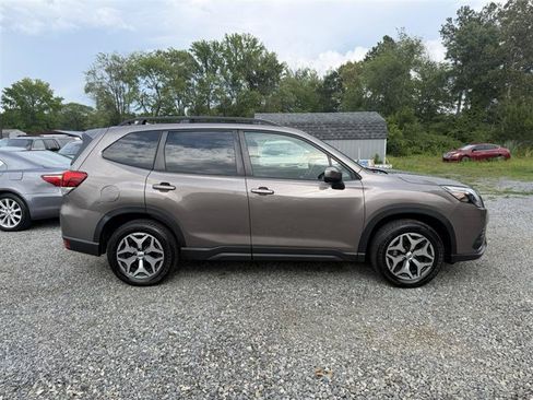 Used 2022 Subaru Forester Premium AWD/4WD image 5