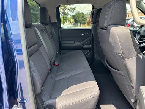 Used 2022 Nissan Frontier SV AWD/4WD image 11