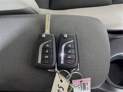 Used 2025 Toyota Corolla LE image 32