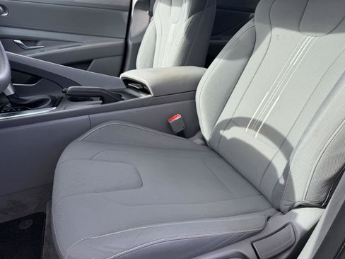 Used 2023 Hyundai Elantra SEL FWD image 9