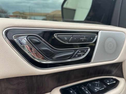 Used 2020 Lincoln Navigator Reserve w/ Luxury Package image 13